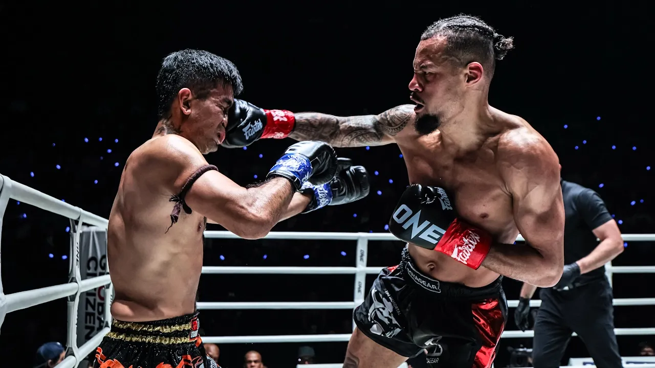 Regian Eersel lands a right hand.