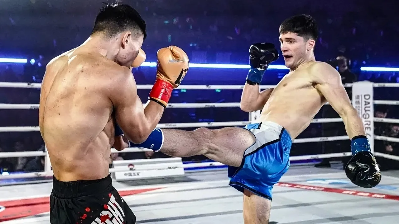 Giorgi Malania lands a front kick. Photo: WLF