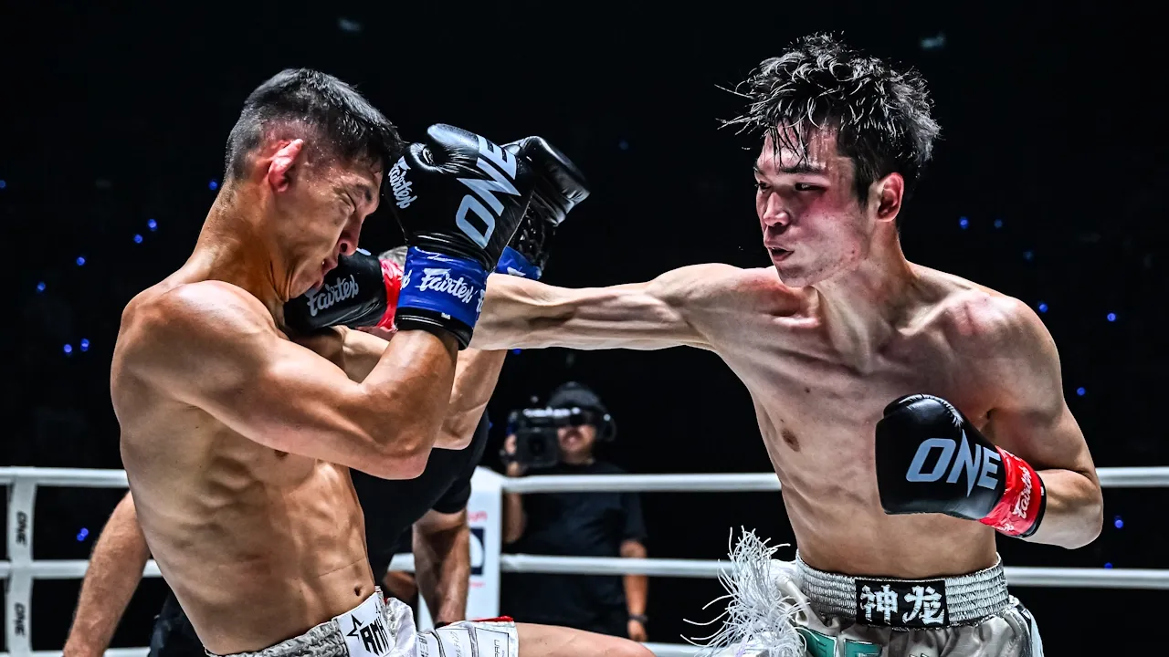 Liu Mengyang lands a right hand. 