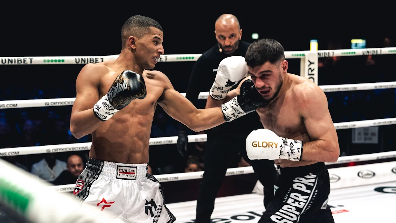 Miguel Trindade lands a left hook.