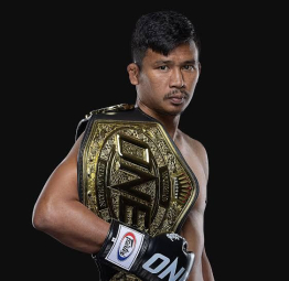Superlek Kiatmuu [The Kicking Machine]